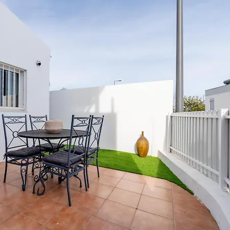 Housa - Maronique Luxury Townhouse, 650m From The