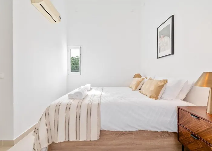 Housa - Maronique Luxury Townhouse, 650m From The Villa