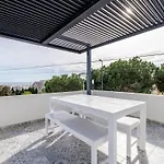 Villa Housa - Maronique Luxury Townhouse, 650m From The