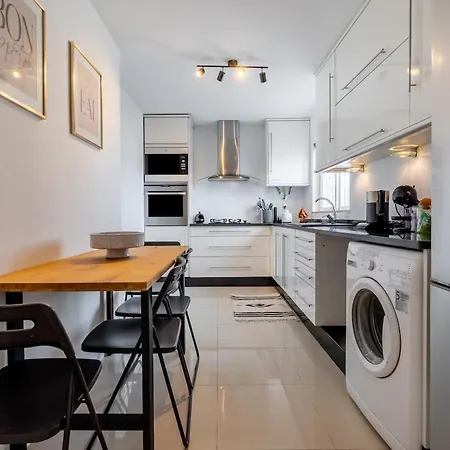 Housa - Maronique Luxury Townhouse, 650m From The