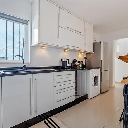 Villa Housa - Maronique Luxury Townhouse, 650m From The