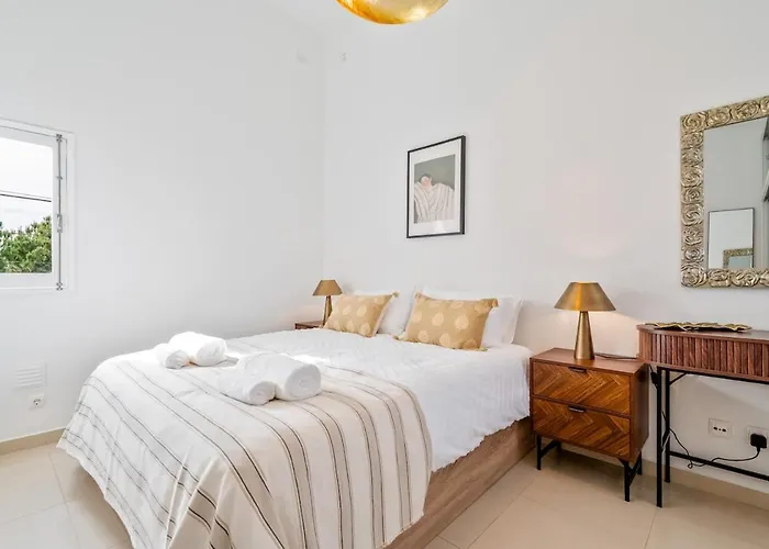 Villa Housa - Maronique Luxury Townhouse, 650m From The *
