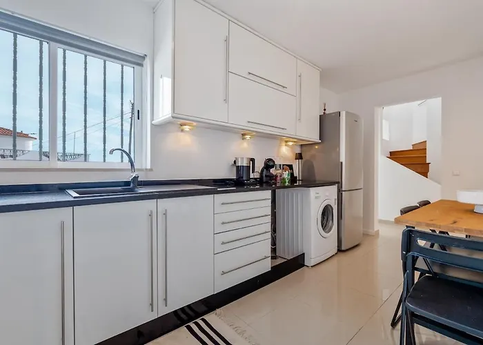 Villa Housa - Maronique Luxury Townhouse, 650m From The