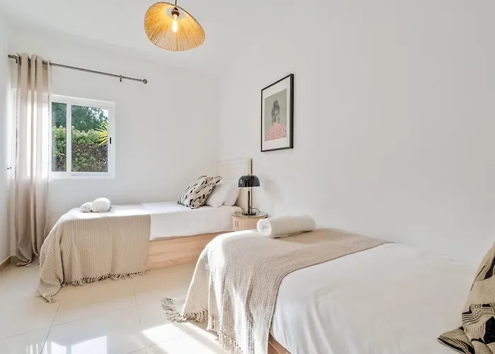 Villa Housa - Maronique Luxury Townhouse, 650m From The *