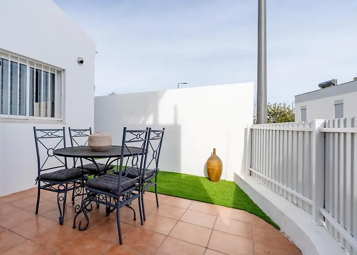 Housa - Maronique Luxury Townhouse, 650m From The
