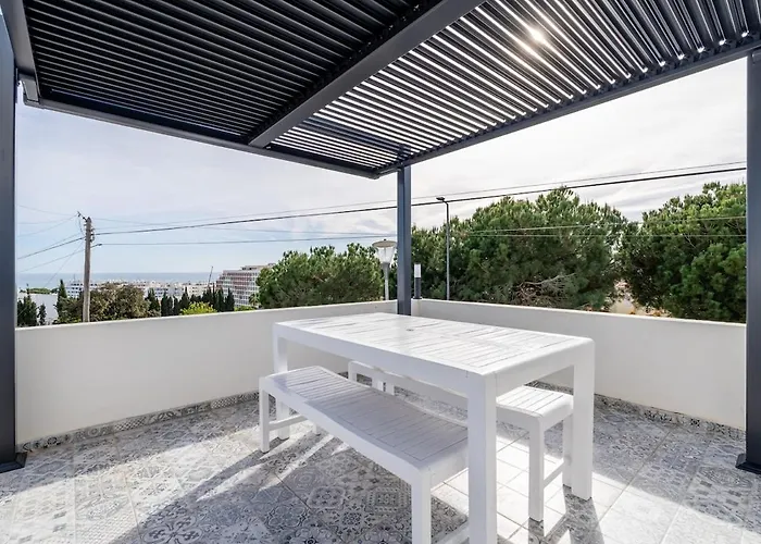 Villa Housa - Maronique Luxury Townhouse, 650m From The