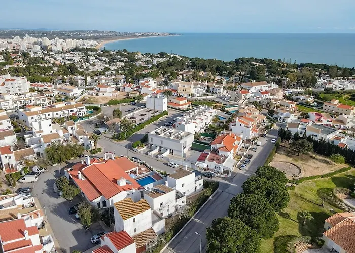Housa - Maronique Luxury Townhouse, 650m From The