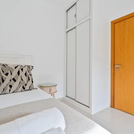 Housa - Maronique Luxury Townhouse, 650m From The