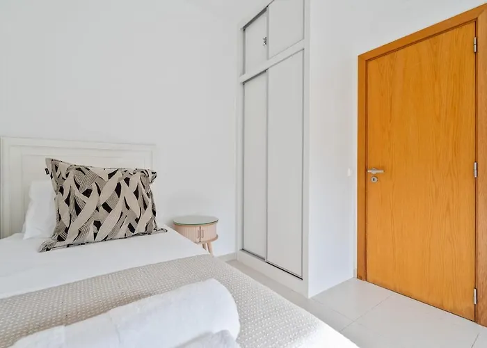 Housa - Maronique Luxury Townhouse, 650m From The